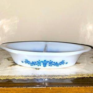 USA GLASBAKE MILK GLASS WHITE BLUE FLOWER CASSEROLE DISH BAKEWARE NEW J-239/8